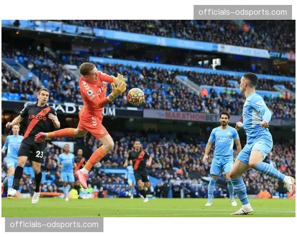 罗德里拖后组织稳健 曼城后腰由守转攻出球节奏把控精准 罗德里拖后组织稳健 曼城后腰由守转攻出球节奏把控精准